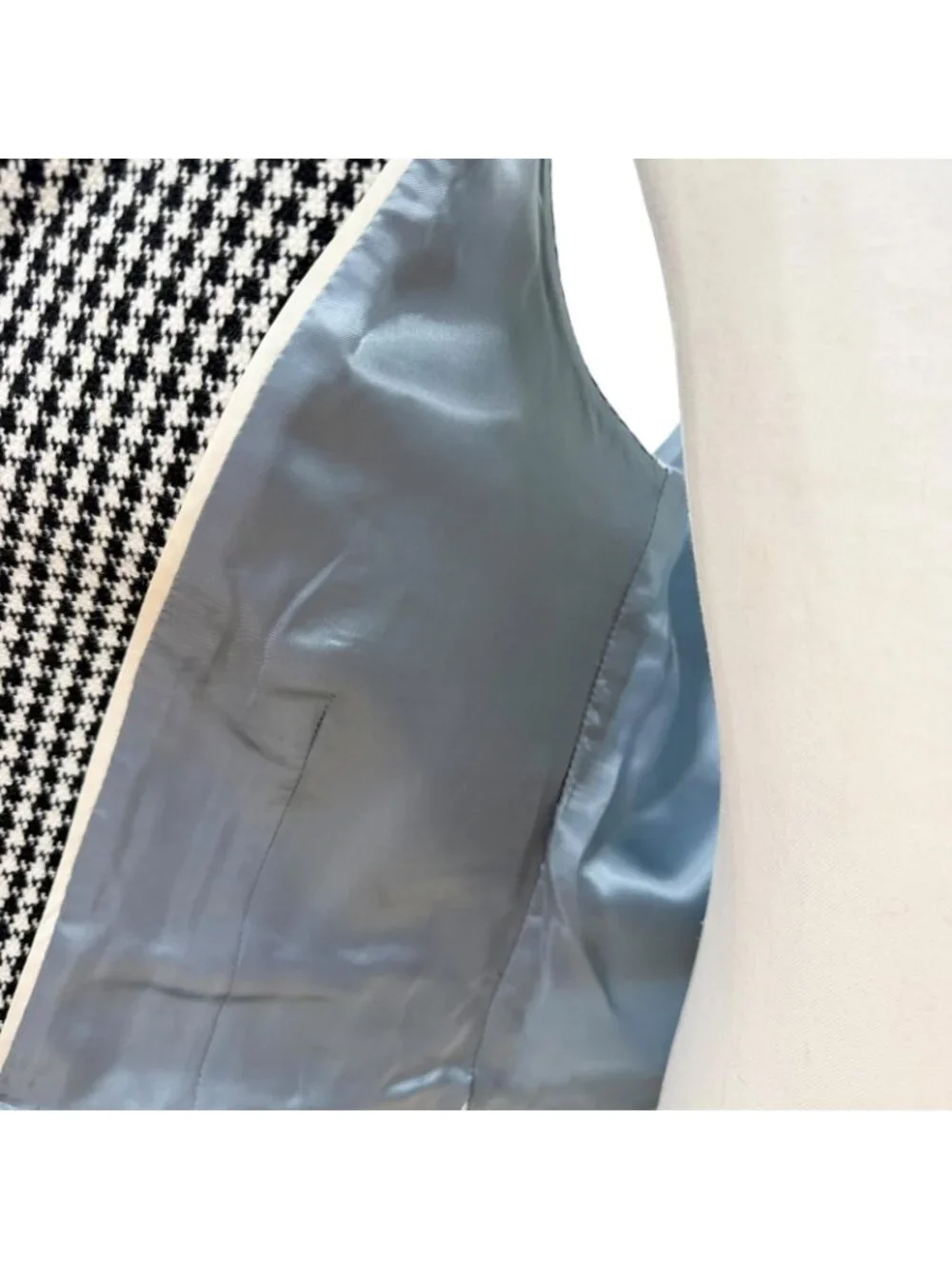 Gucci Cashmere Blend Interlocking Button Houndstooth Pattern Vest Set
